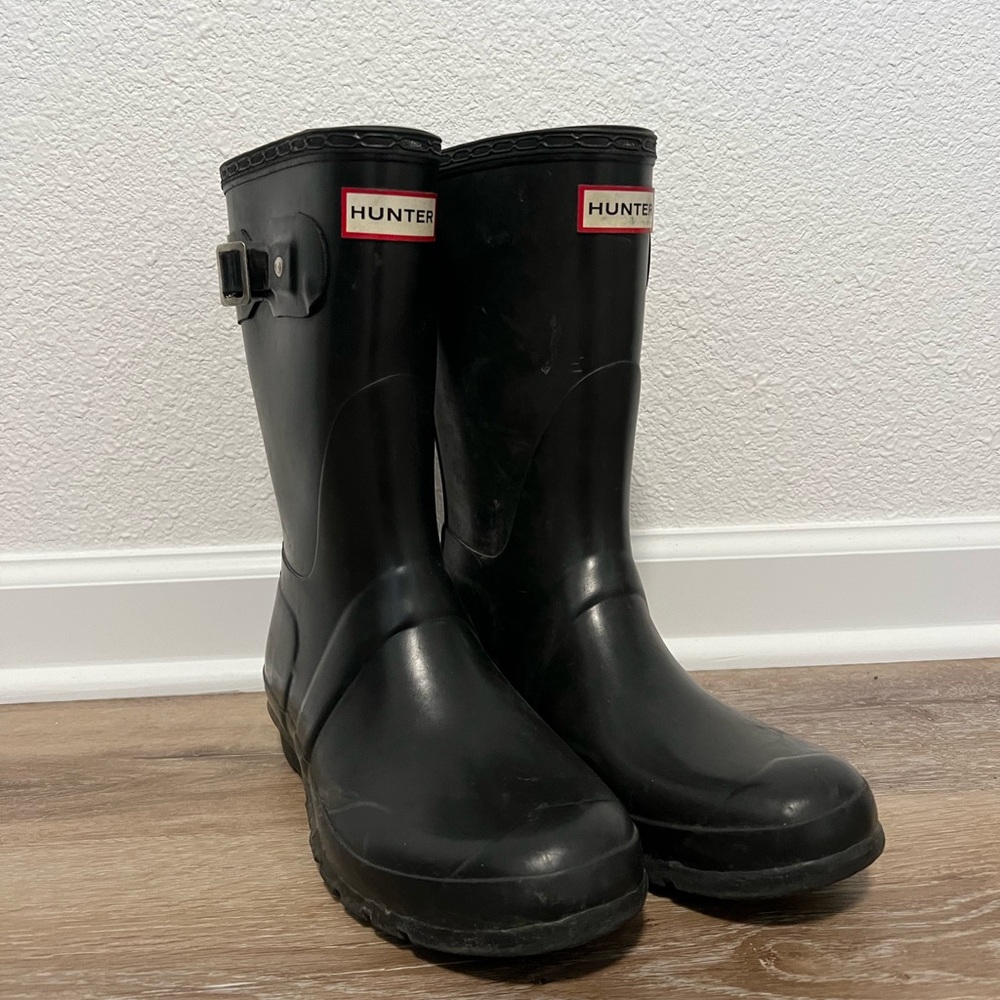 Hunter Rain Boots - size 9 - black